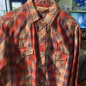 Classic Red Plaid Button-Down Shirt th